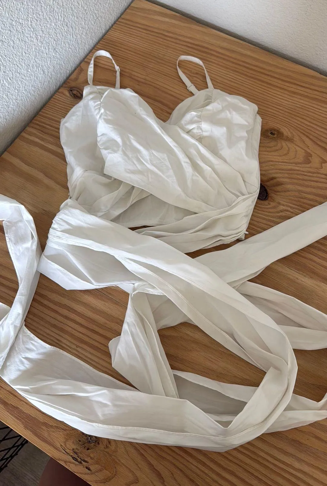 Gianni Bini White wraparound top - Image 3