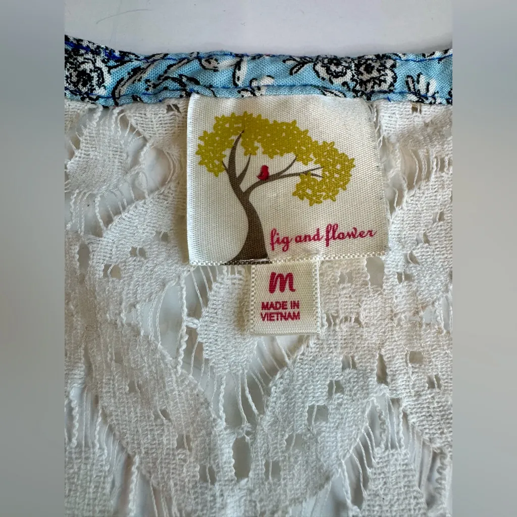 Fig and Flower Women’s Blue Floral Print Lace Back Short Sleeve Top Size M Size M - Image 8