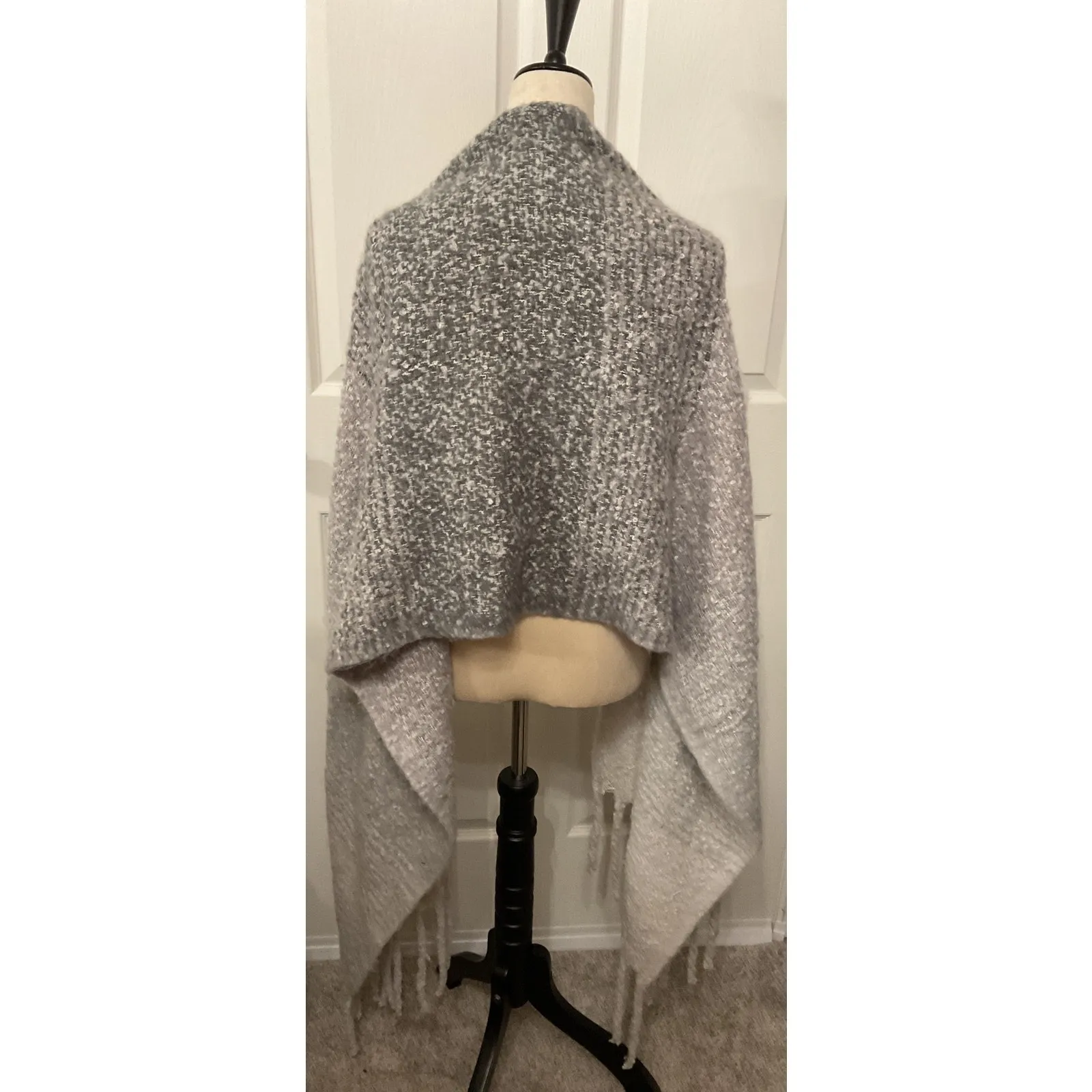 NWOT Anthropologie Mer Sea Always by the Sea Ombre Cozy Wrap Scarf in Gray, OSFA Gray - Image 6