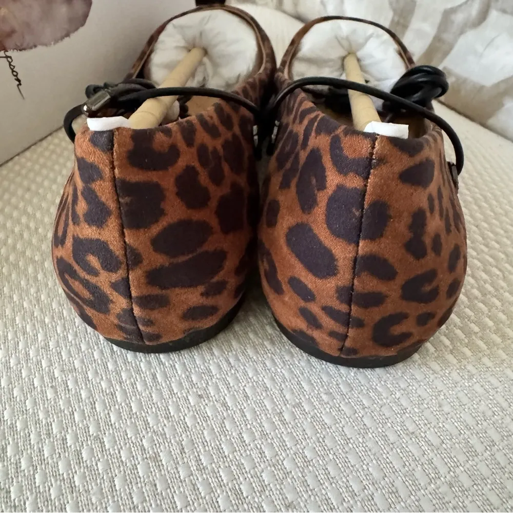 Bingley Lace Up safari leopard animal print Flats size 7.5 NWT - Image 4