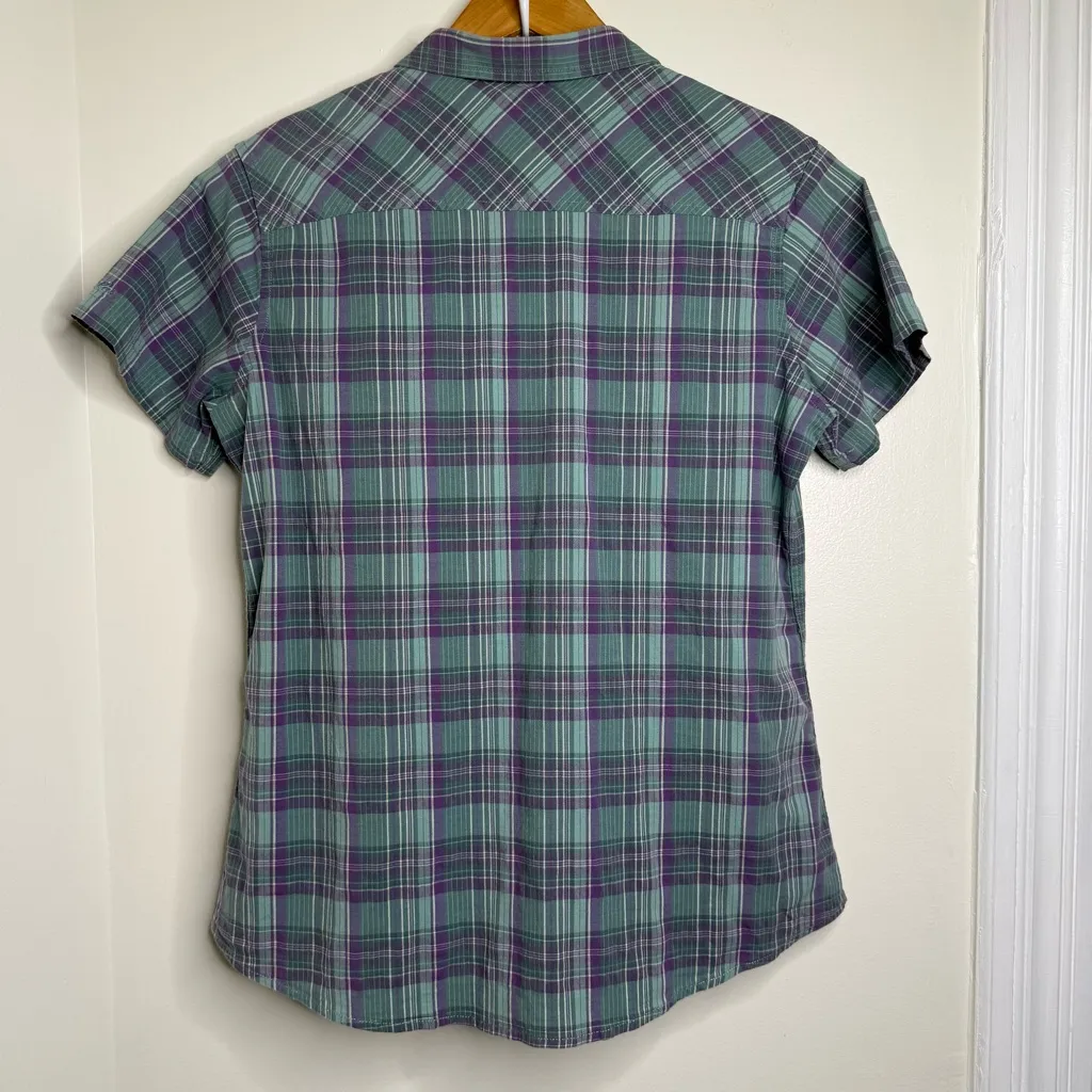 Cabela’s Plaid Short Sleeve Button Down Shirt Women’s Size Medium Lightweight - Image 4