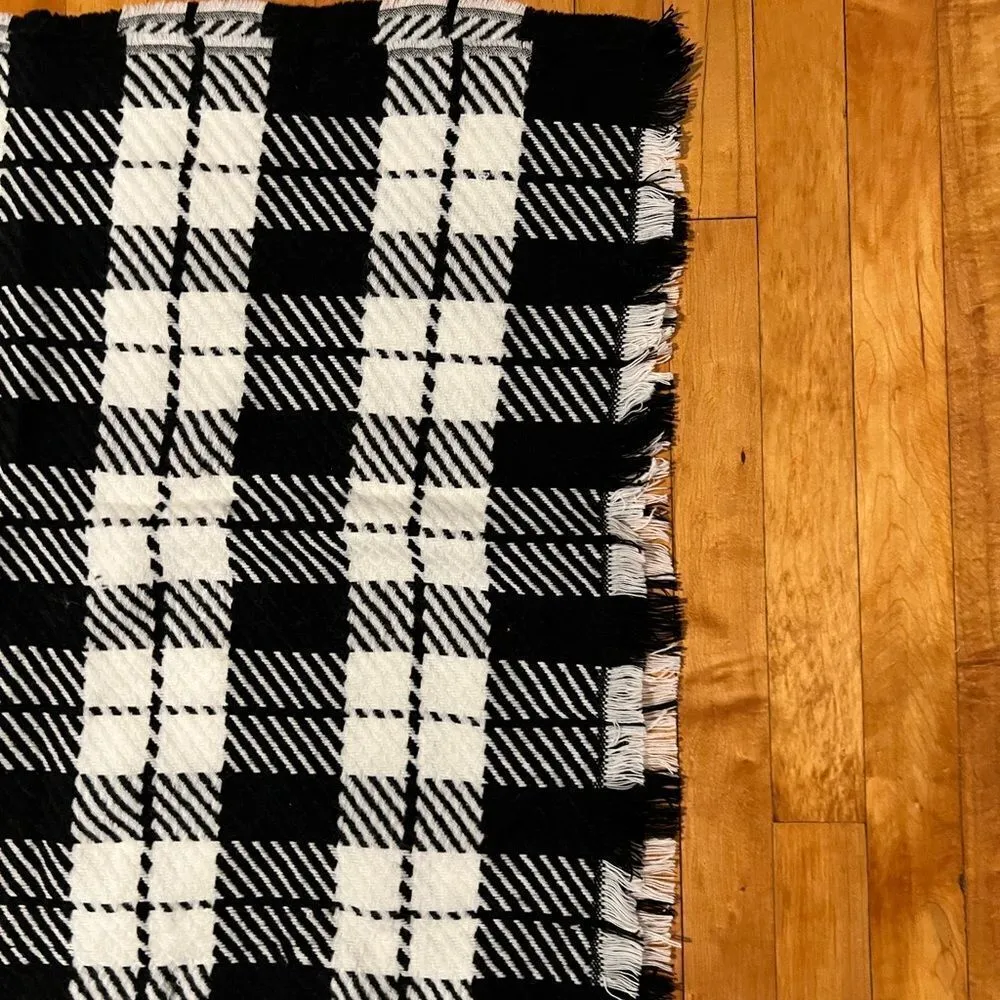 NWT Forever 21 Black & White Plaid Checkered Blanket Scarf - Image 5