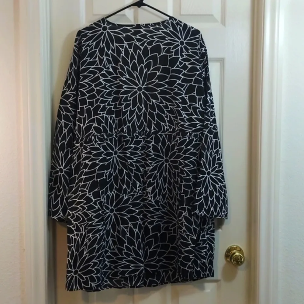 Islander Black White Floral Print Kimono Casual Beach Cover Up Size 1X EUC #4662 - Image 4