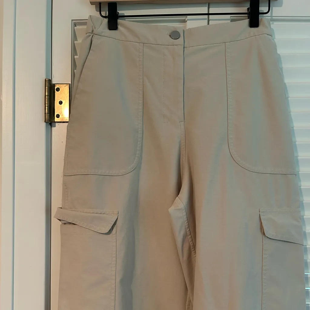 Lululemon Light Utilitech Cargo High-Rise Crop Tan Women's Size 28 Pockets - Image 3