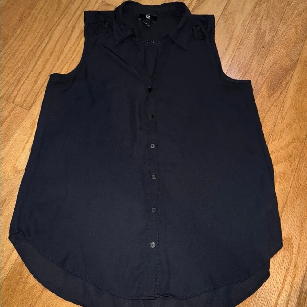 iZ Byer Black Button Front Tank Top Blouse Women’s size Large V-Neck Dressy - Image 2