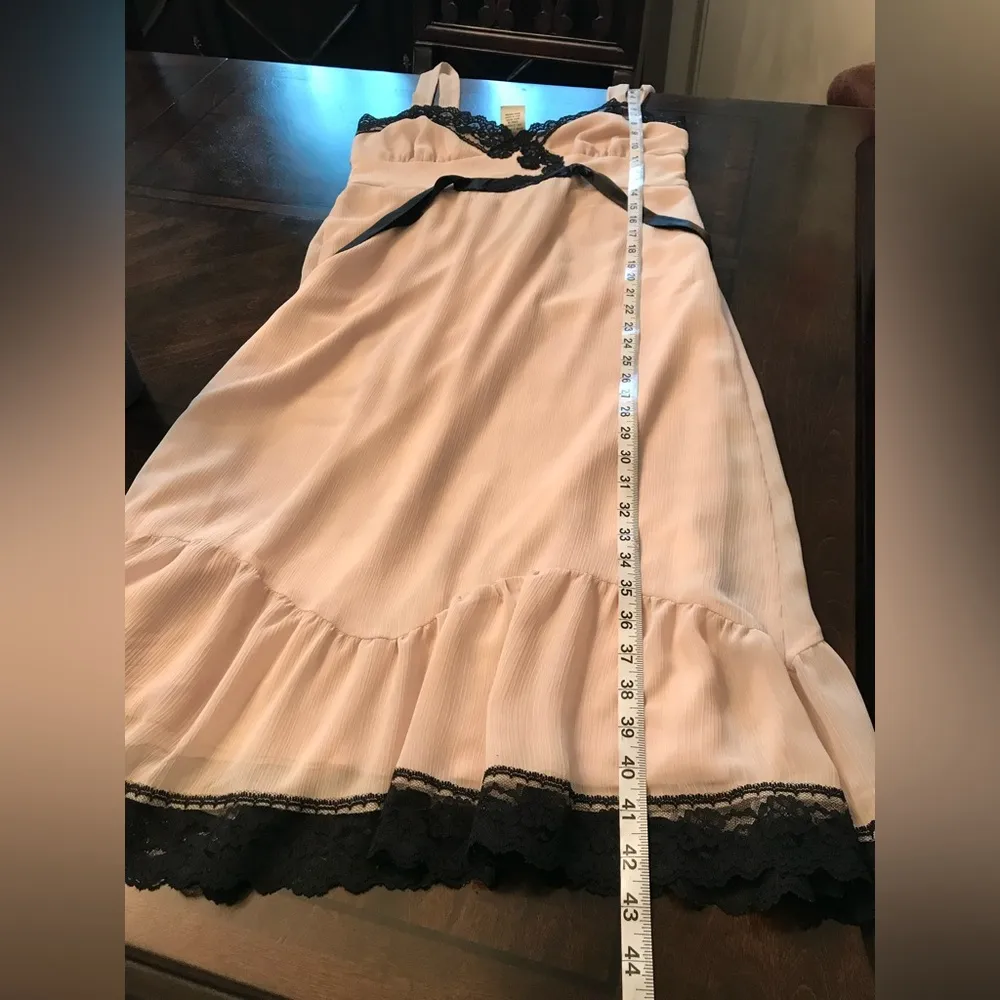 EUC Y2K Nude midi dress with black lace appliques sz M Size M - Image 6