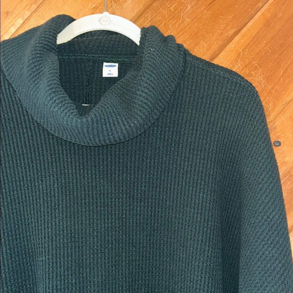 Old navy funnel neck ribbed forest dark green sweater - Image 2