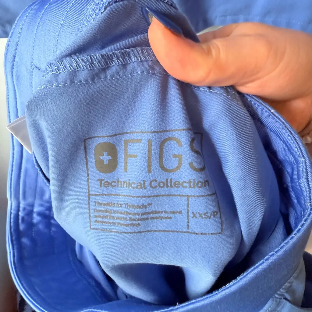 FIGS  scrub set - Image 4