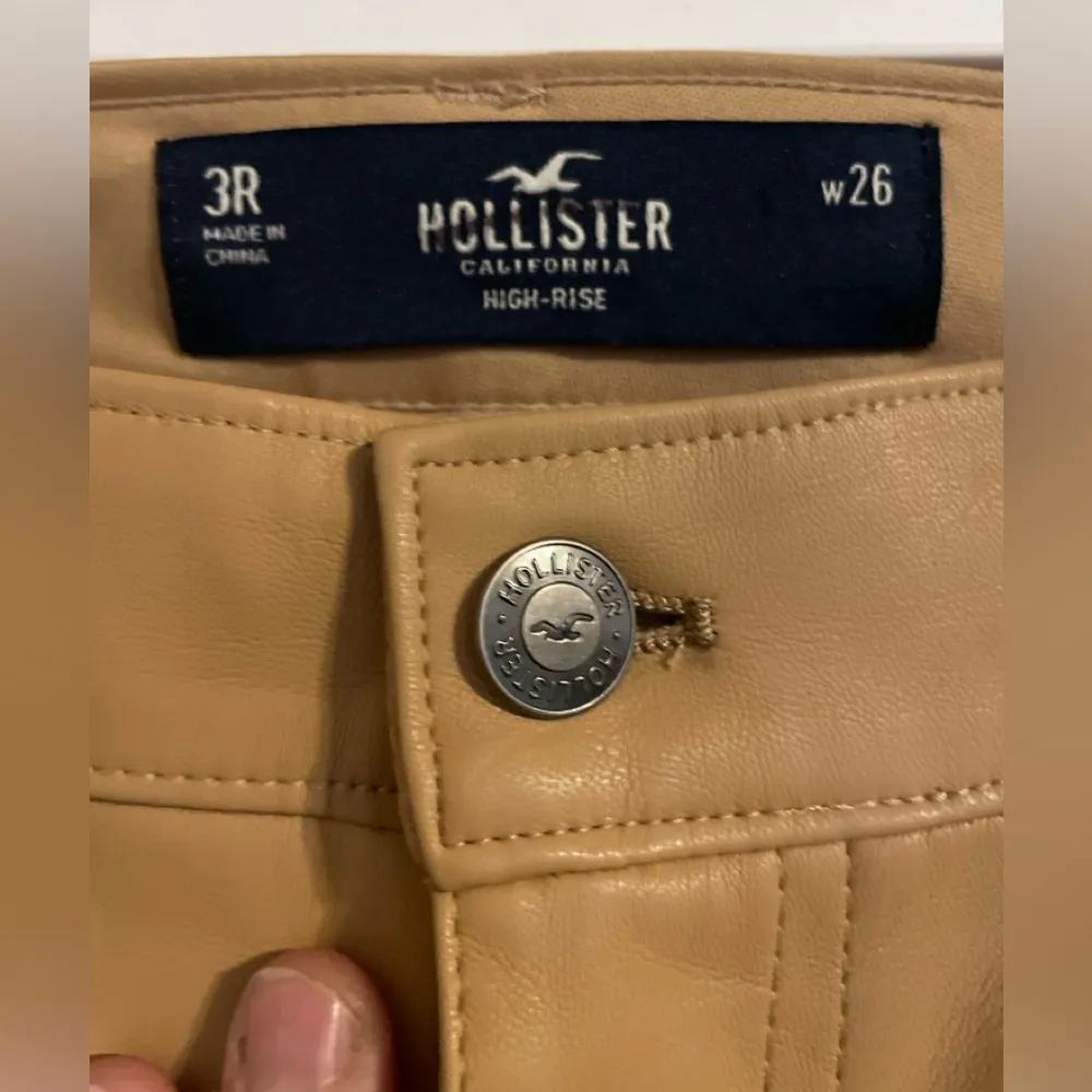 Hollister Camel Faux Leather Vegan Pants Size 26 Wide Leg Night Out Moto Biker - Image 5