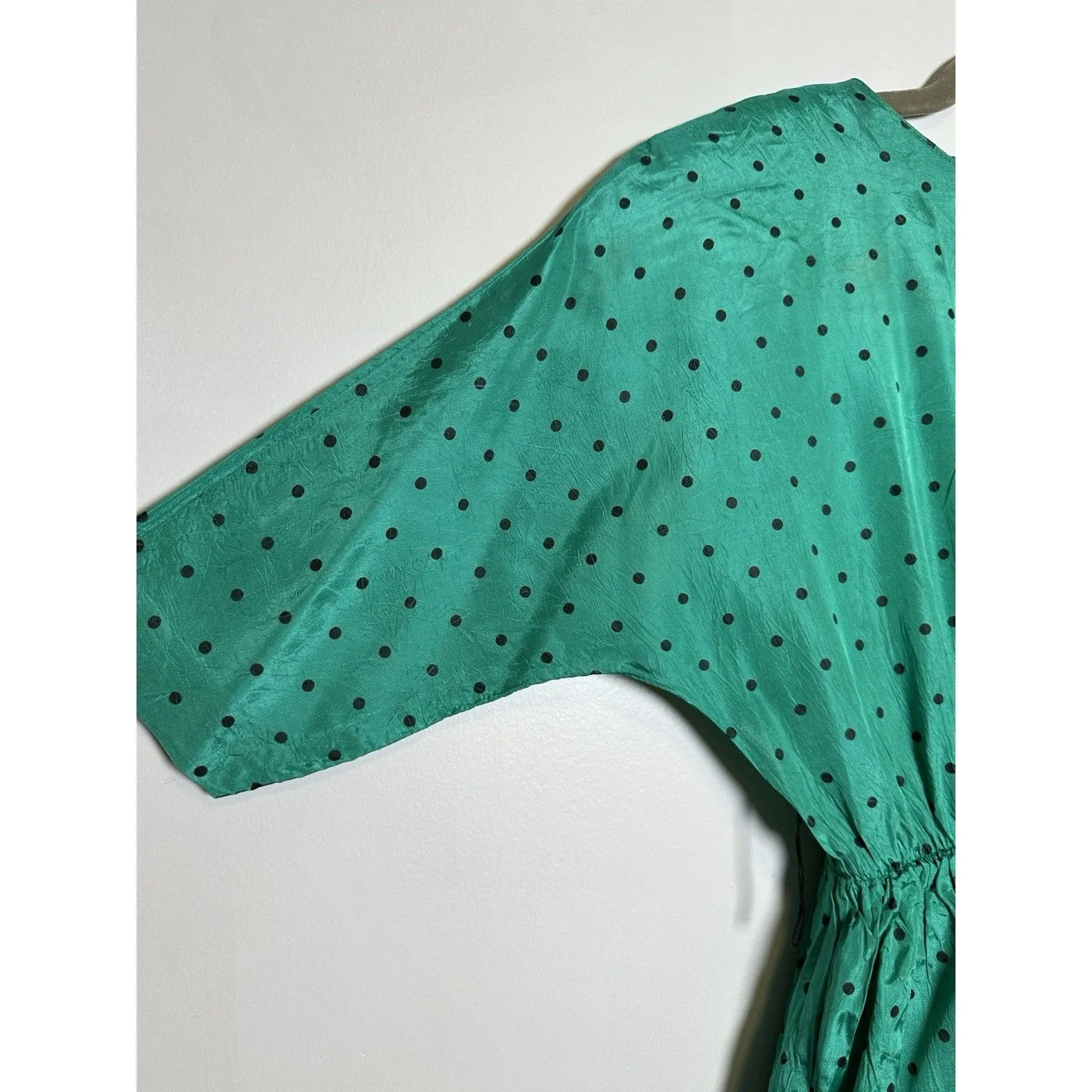 vintage‎ 80s-style dress with a green polka dot top and a black pencil skirt. - Image 3