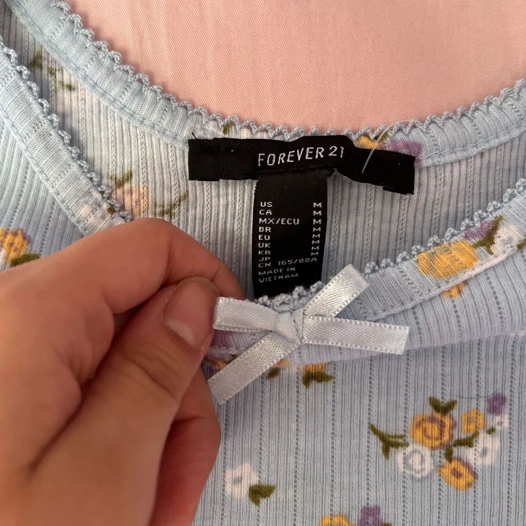 COPY - Forever 21 blue floral cami crop top - Image 2