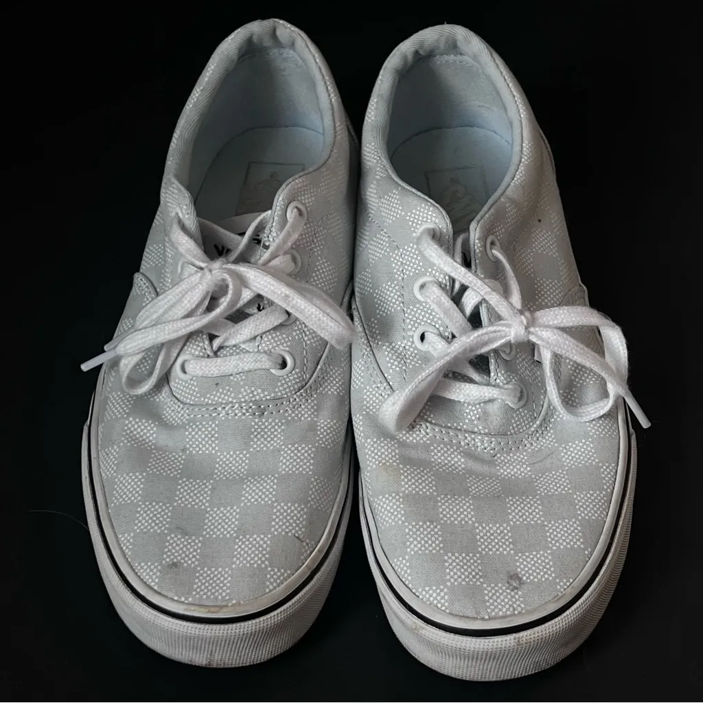 Vans Gray and white checkered low top womens sneakers, size 9 - Image 2
