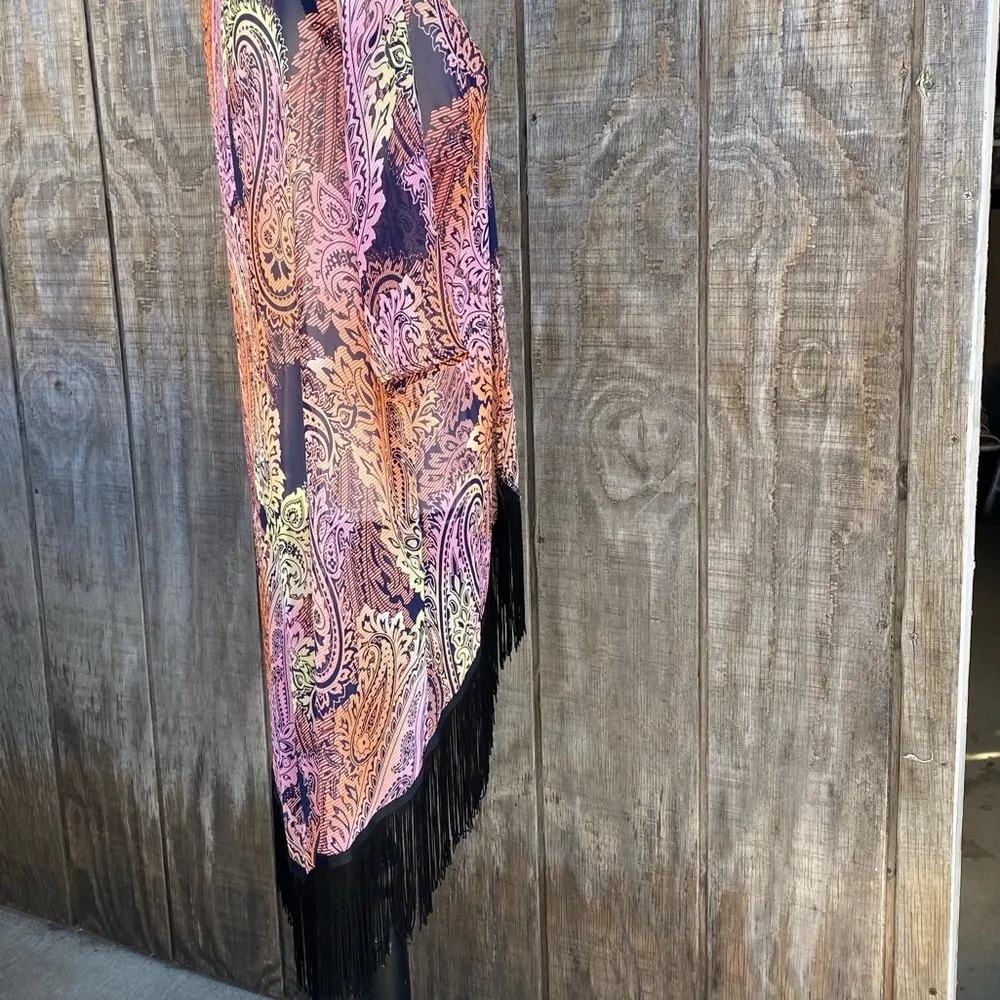 Romeo & Juliet Duster|Kimono|Fringes cool pattern accent to complete OOTD size M - Image 2