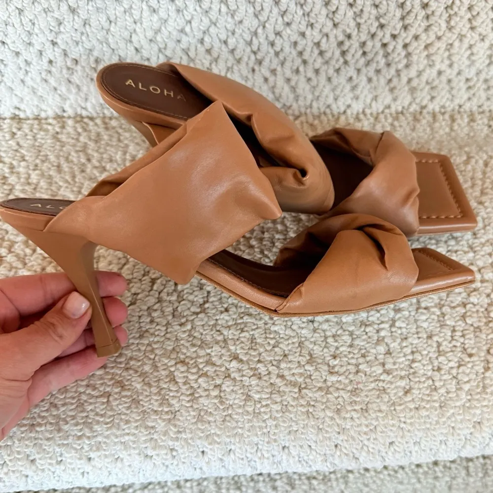 ALOHAS Camel Brown Twist Strip Heel - Image 4