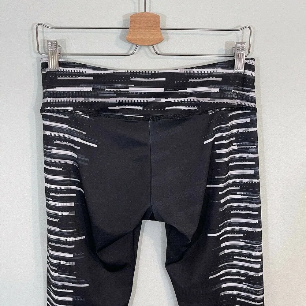 Onzie Black Piano Keys Design Mid Rise Leggings - Image 6