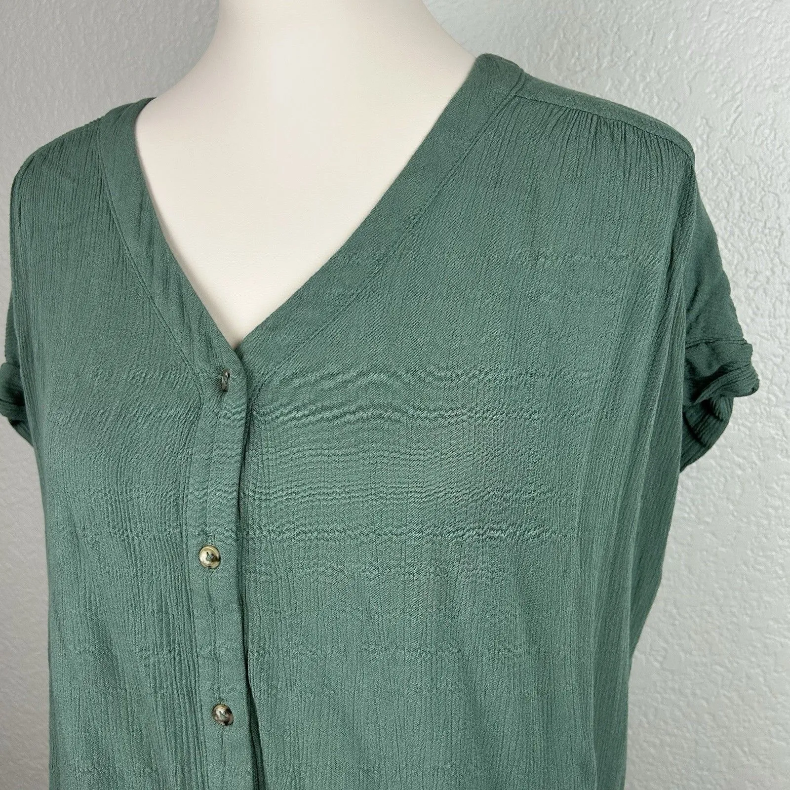 ORVIS Blouse Women's Top Green Button Up V-neck Short Sleeve Hi-Lo Size M - Image 2