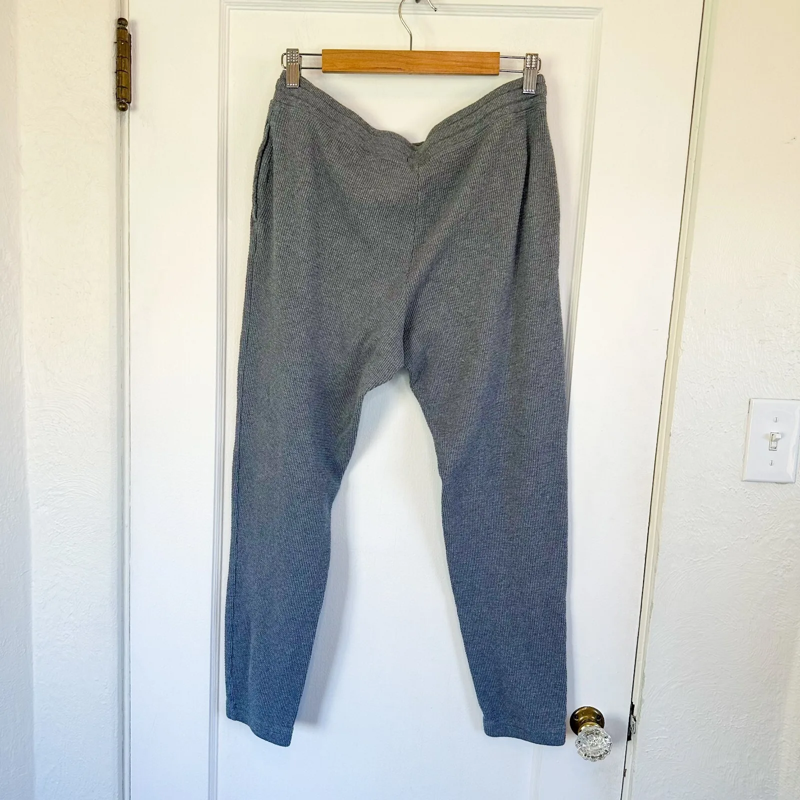 TNA | Aritzia‎ Knit Waffle Drawstring Jogger Sweatpants in Grey size Large - Image 2
