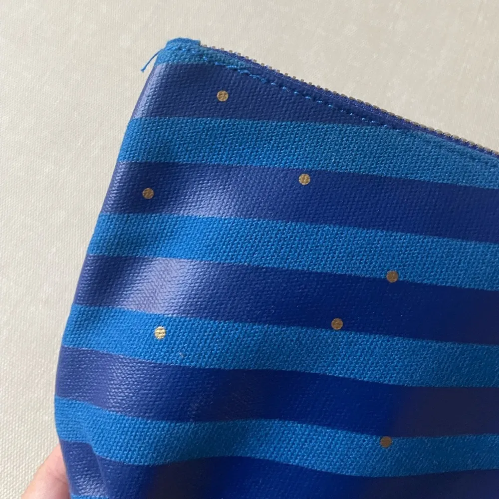 Kielh's x Janine Rewell Makeup Bag Blue - Image 6