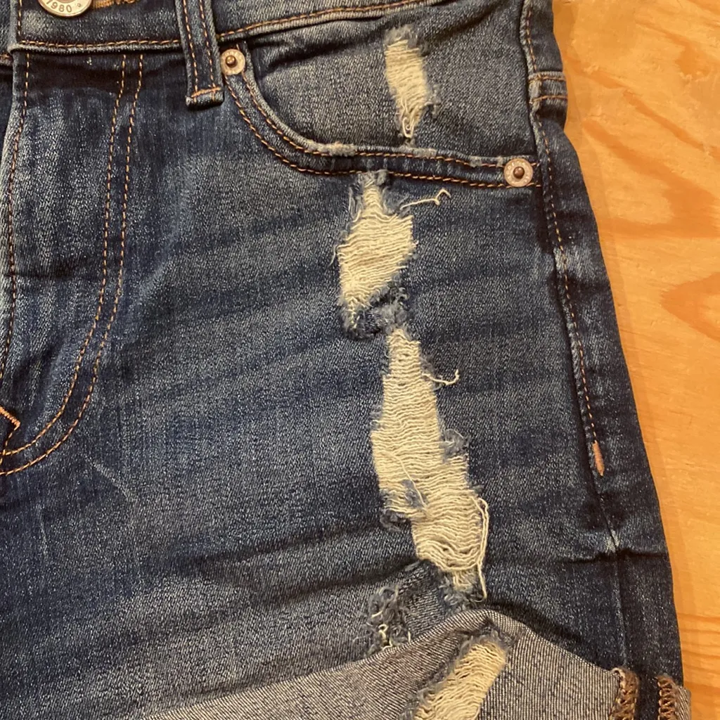 EXPRESS  ripped denim shorts - Image 4