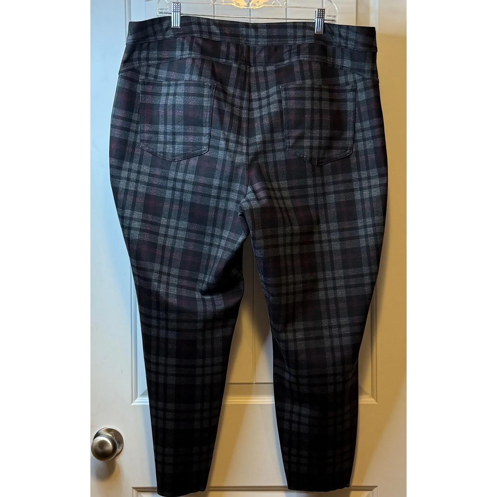 Maurices‎ Plaid Pants Women's 24W Short Black Grey Red Slim Fit Leggings # - Image 3