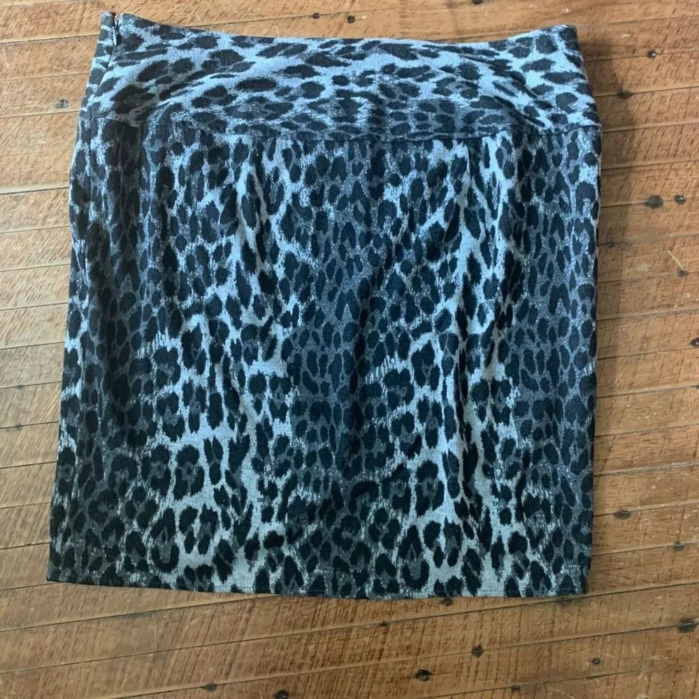 Lane Bryant black & gray cheetah print knit faux wrap 18 pencil skirt - Image 3