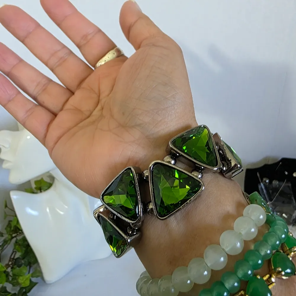 Silver and Emerald Green Triangle Crystal Stone Stretch Bracelet - Image 8