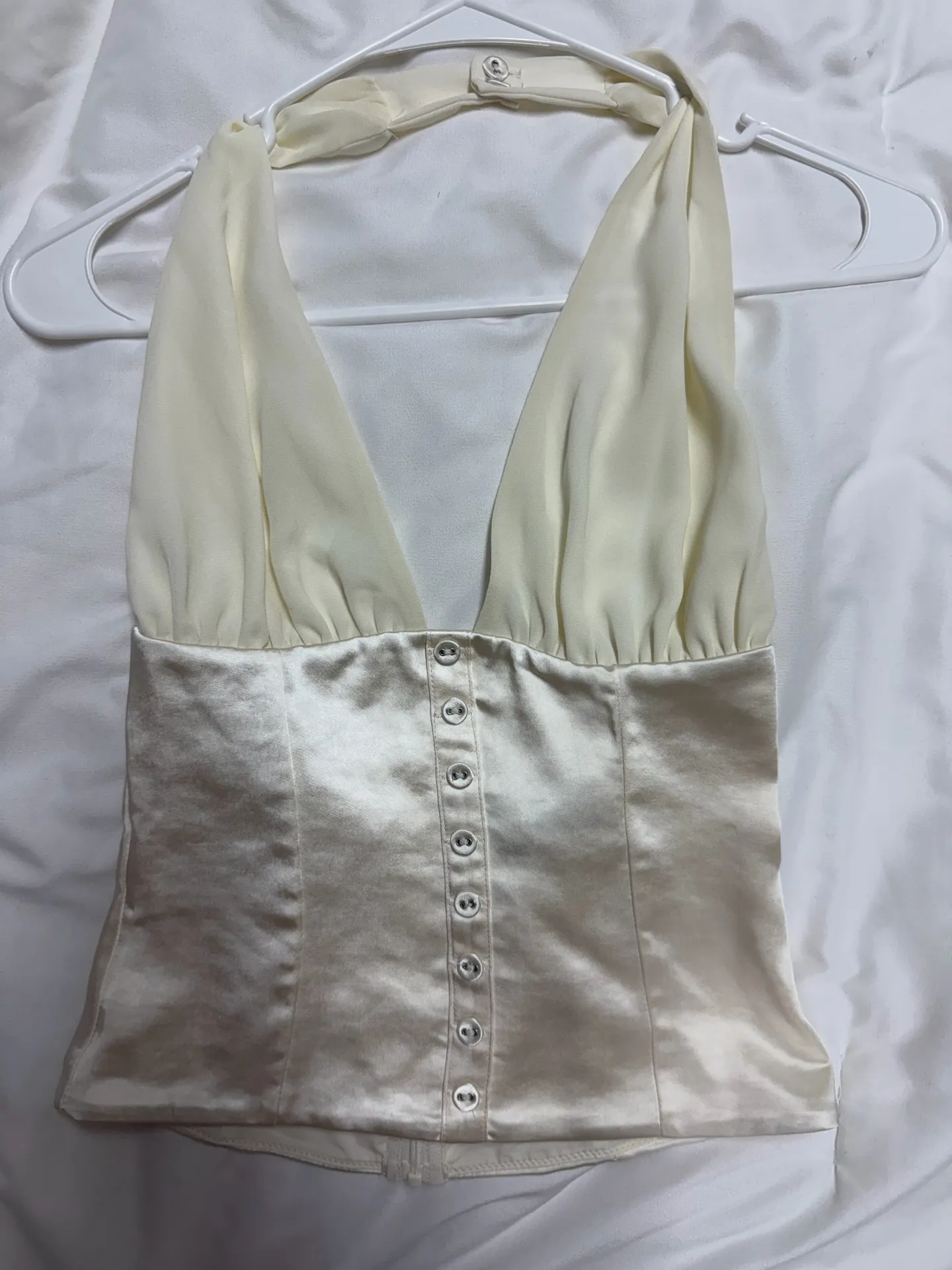 White fox halter top satin - Image 2