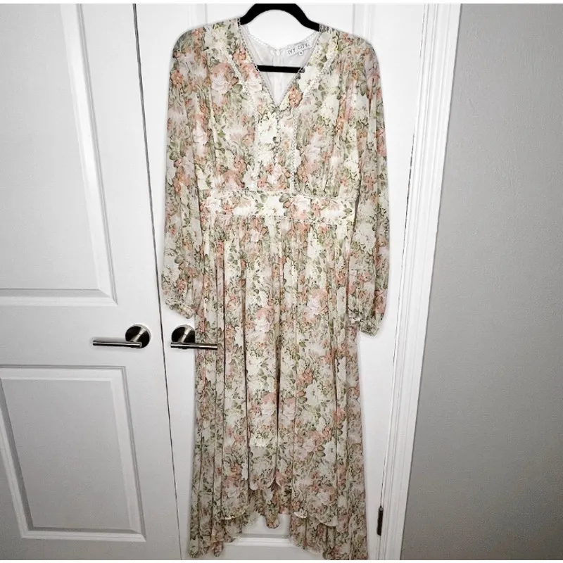 Ivy City Co Bree long sleeve floral maxi dress size XS - Image 2