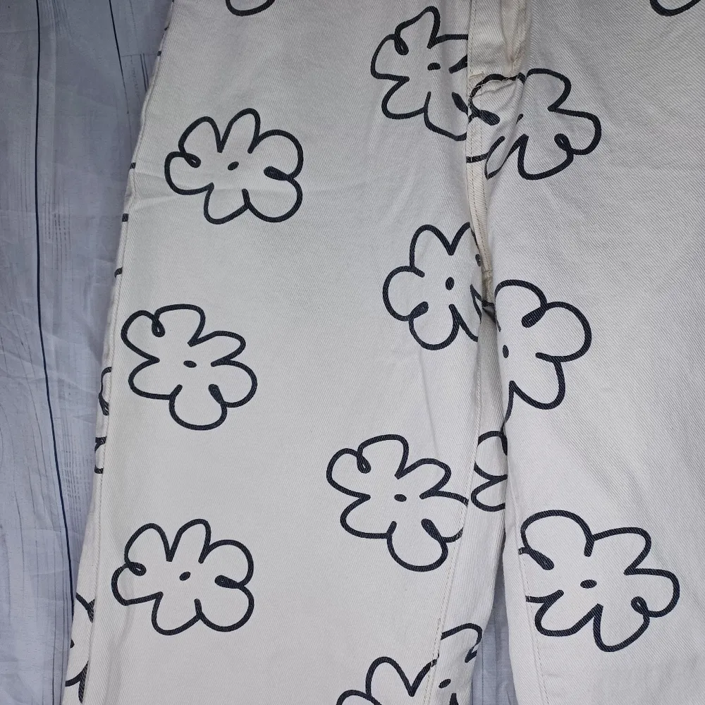 Floral Print Off White Jeans Size 25 - Image 7