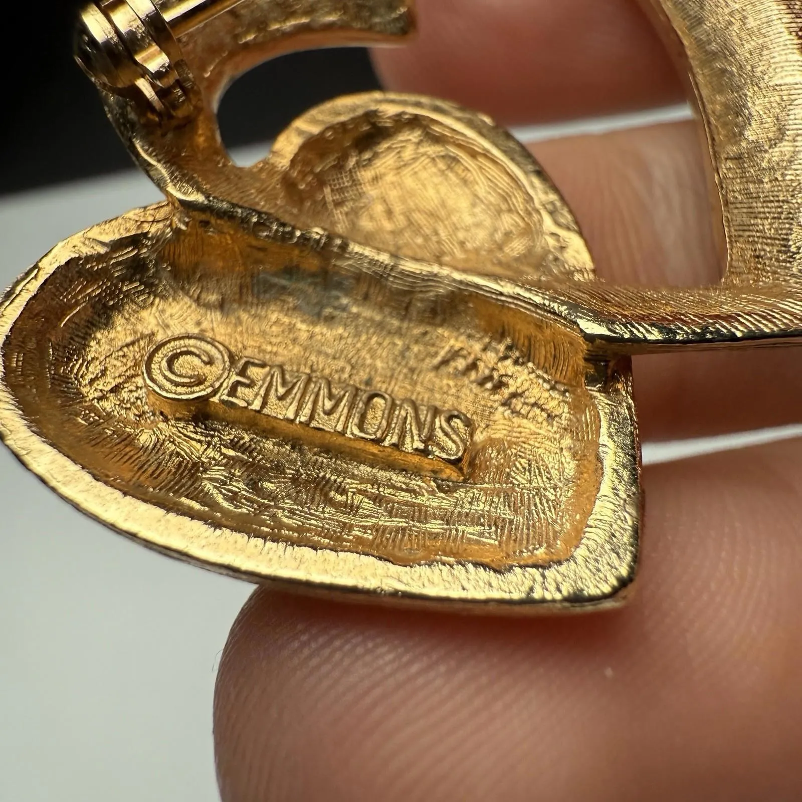 Vintage Emmons Double Heart Rhinestone & Faux Pearl Brooch Pin Gold Tone Signed - Image 9