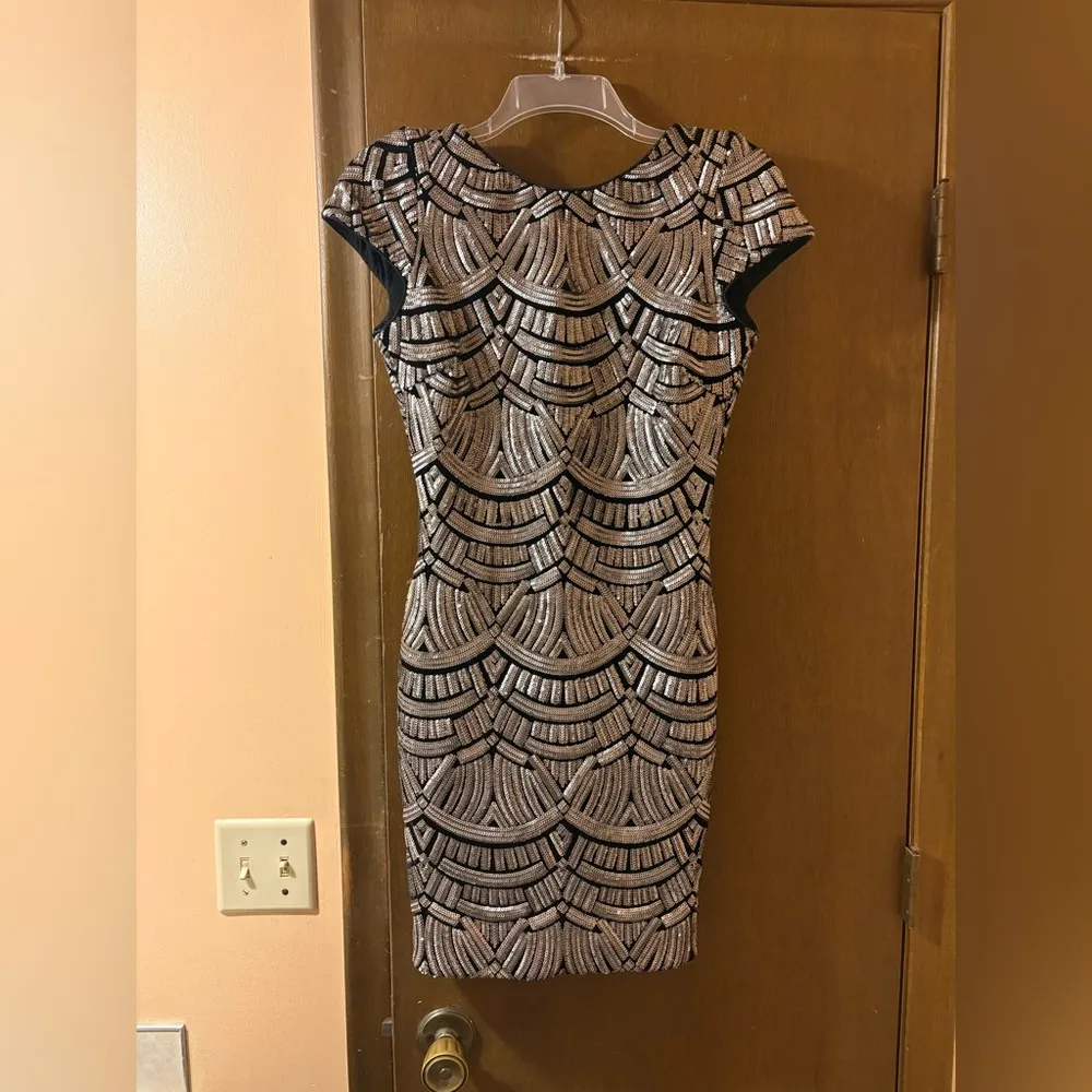 Tabitha Cap Sleeve Sequin Mini Dress in gold & silver - Image 4