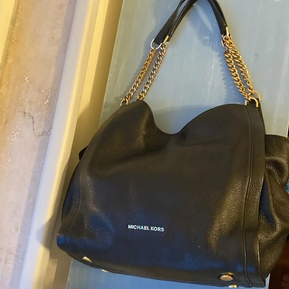 Michael Kors Newbury Pebbled Leather Chain Tote‎ Bag - Image 6