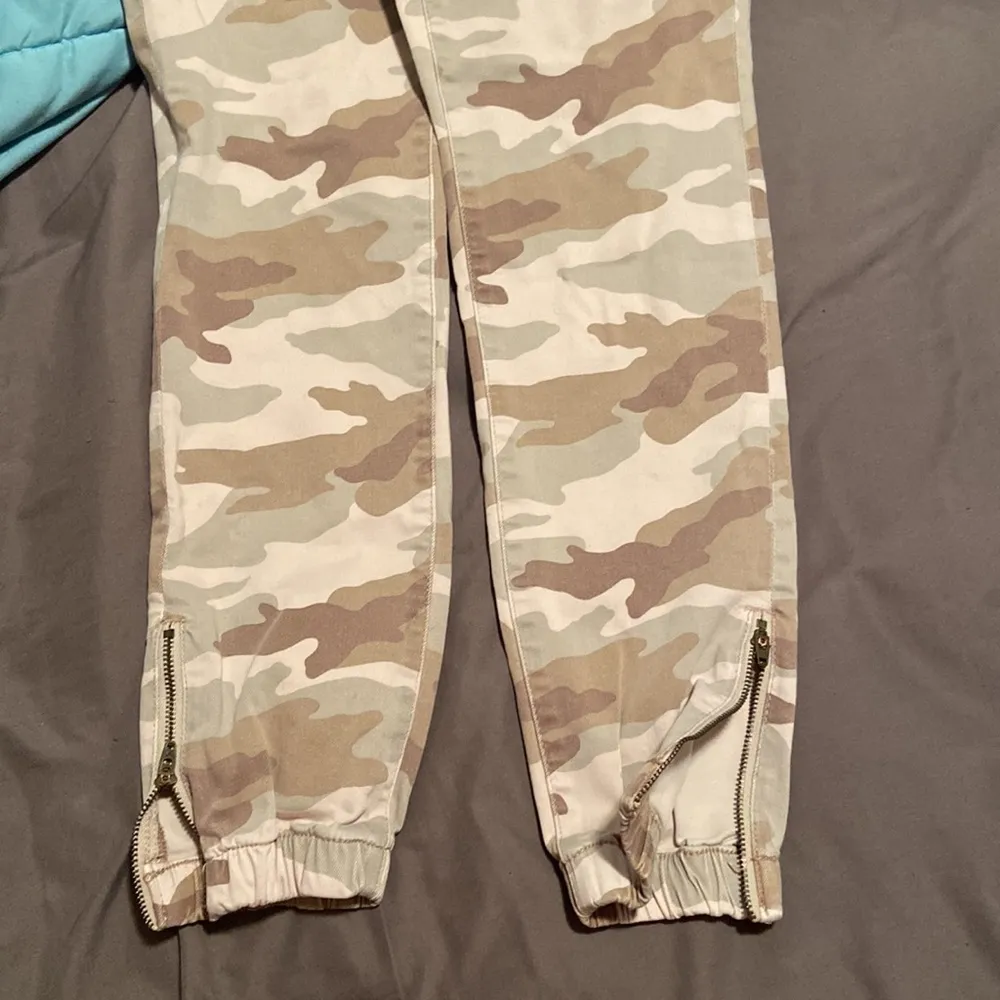 American Eagle Camo Baggy Joggers - Image 3