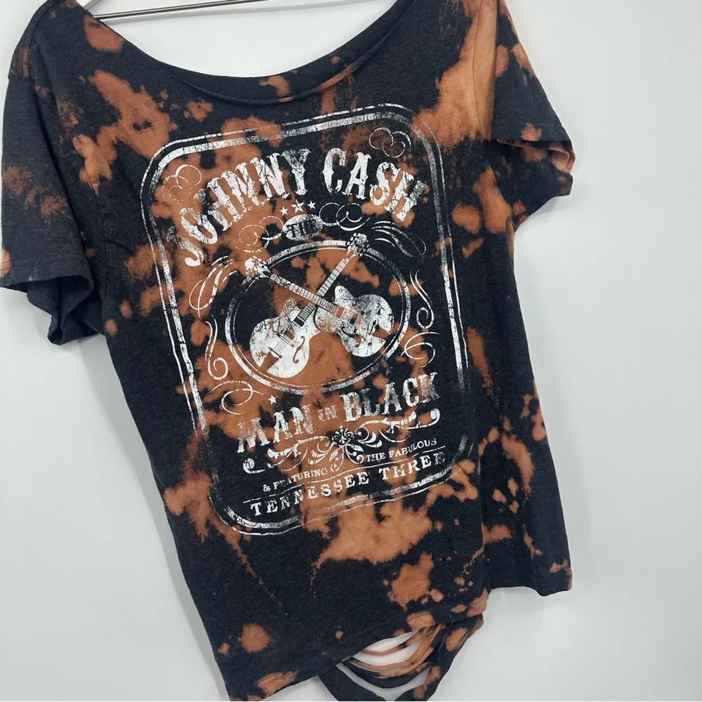 Johnny Cash Custom Bleach Splatter Graphic Tee Size Medium Cut Open Back Design Gray - Image 4