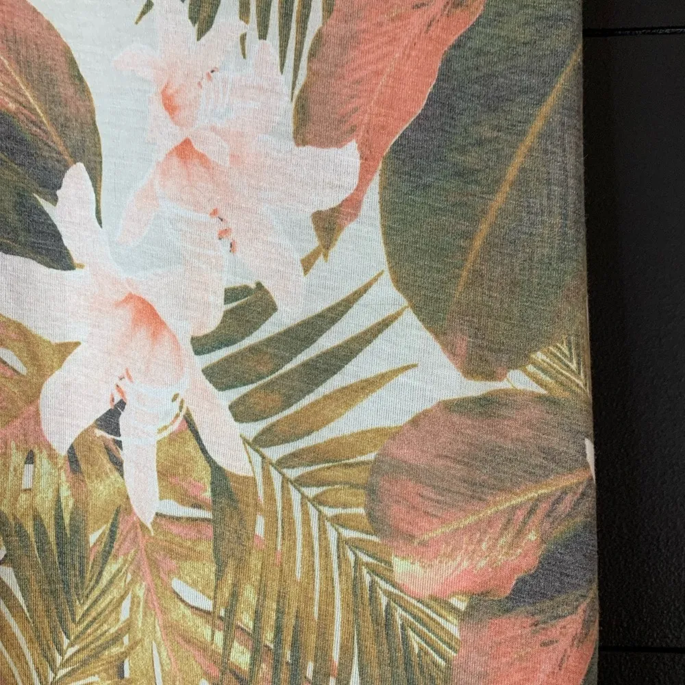 Tank top. Activewear. Loose fitting. Summer. Dressy. Casual. NWOT. Size L - Image 2