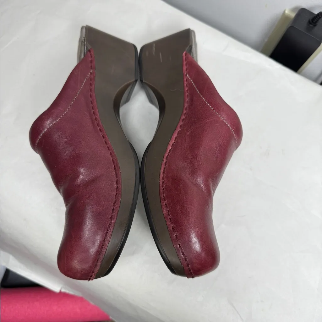 Dansko  LEATHER MULE CLOGS WINE EMBOSSED SZ 39 - Image 2