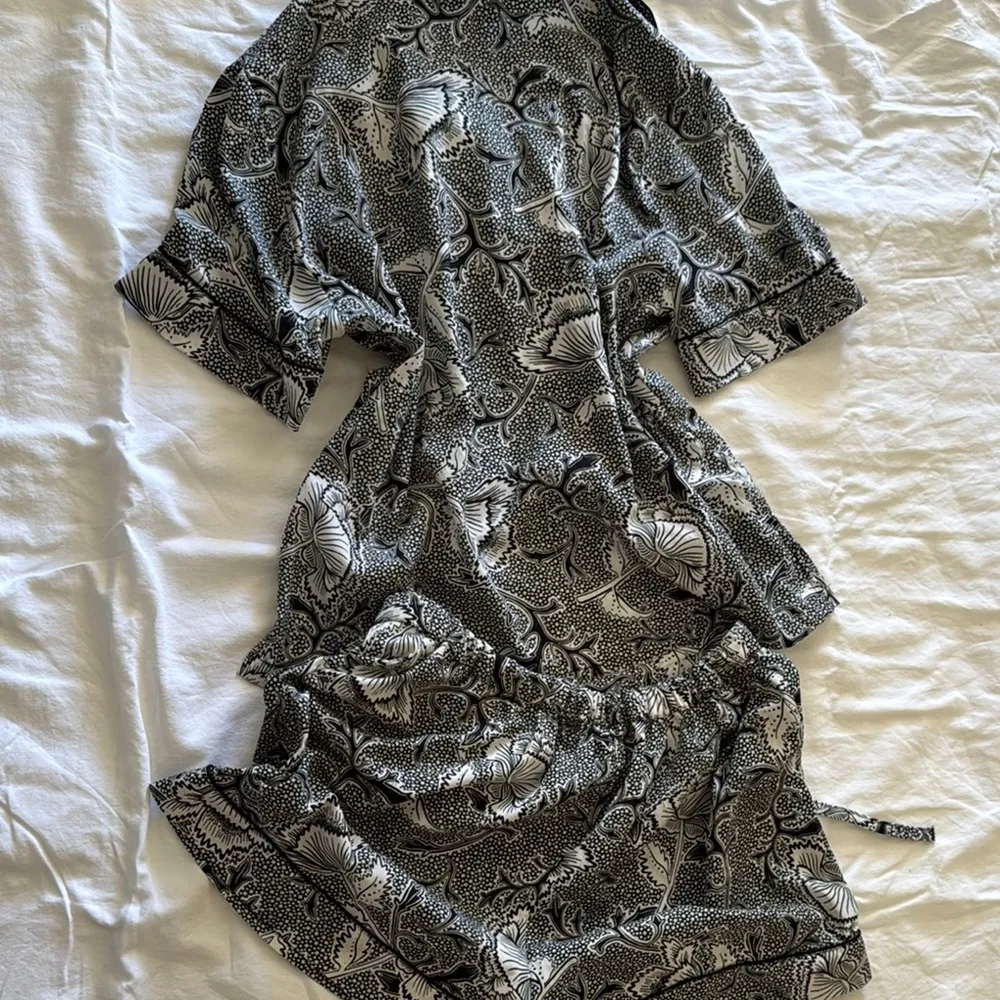 Black and White Floral Pijamas - Image 5