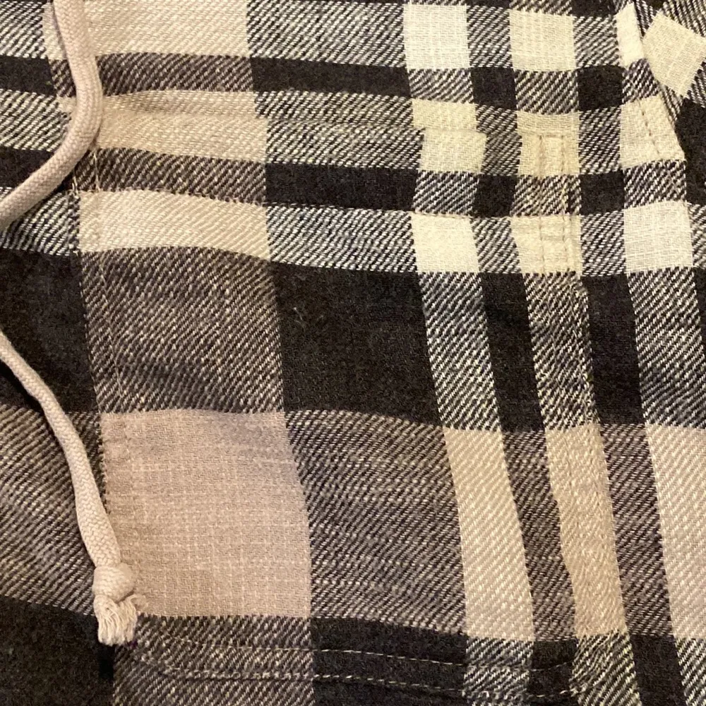 American Eagle Outfitters women’s plaid Hooded black/pink long sleeve size L - Image 3