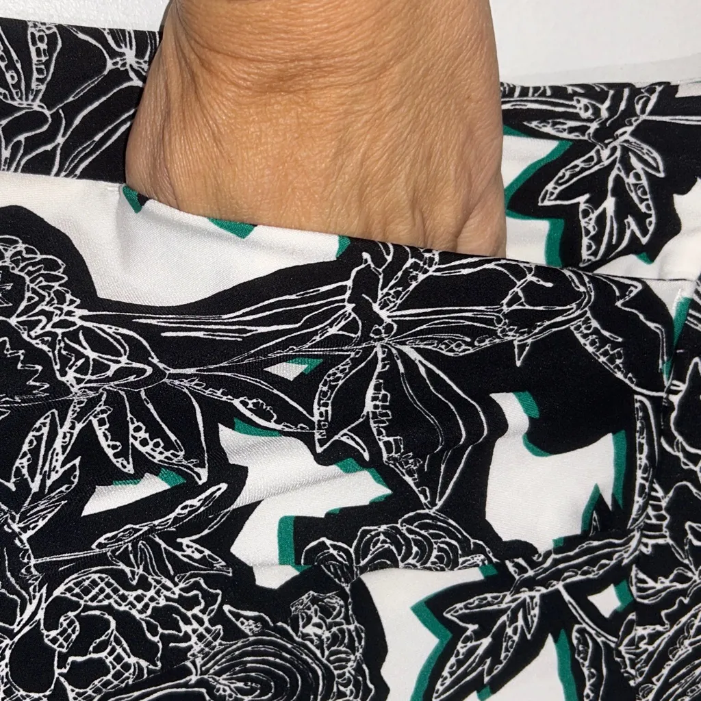 Express‎ High Waist Floral Shorts - Black, Pink, and White Flowy M - Image 2