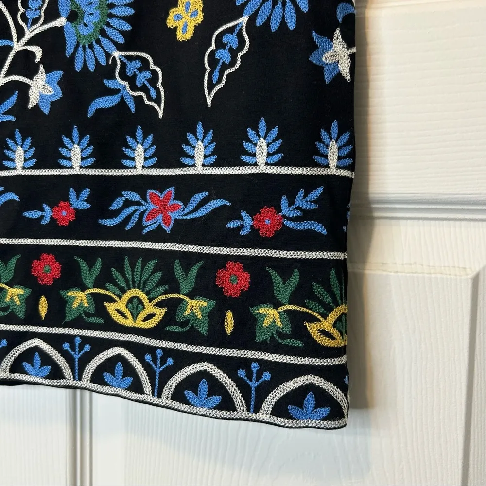 J McLaughlin Pencil Skirt Black Blue Floral Embroidered Back Zipper Women Size 8 - Image 4