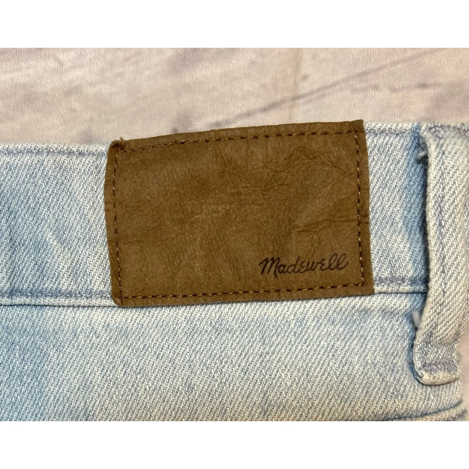 Light Wash ’90s Straight Jeans Madewell 30T High Rise in Good Condition - Image 5