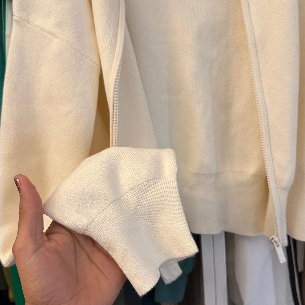 Alo Scholar Knit Cropped Full Zip Jacket color ivory - Image 5