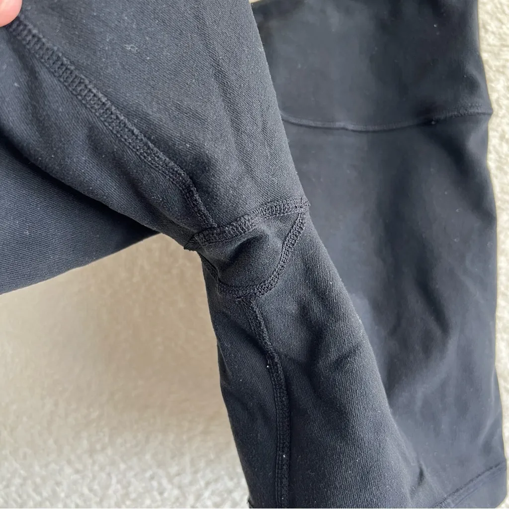 Lululemon Women’s Groove Shorts Black Quilting Reversible‎ Size 6 - Image 14