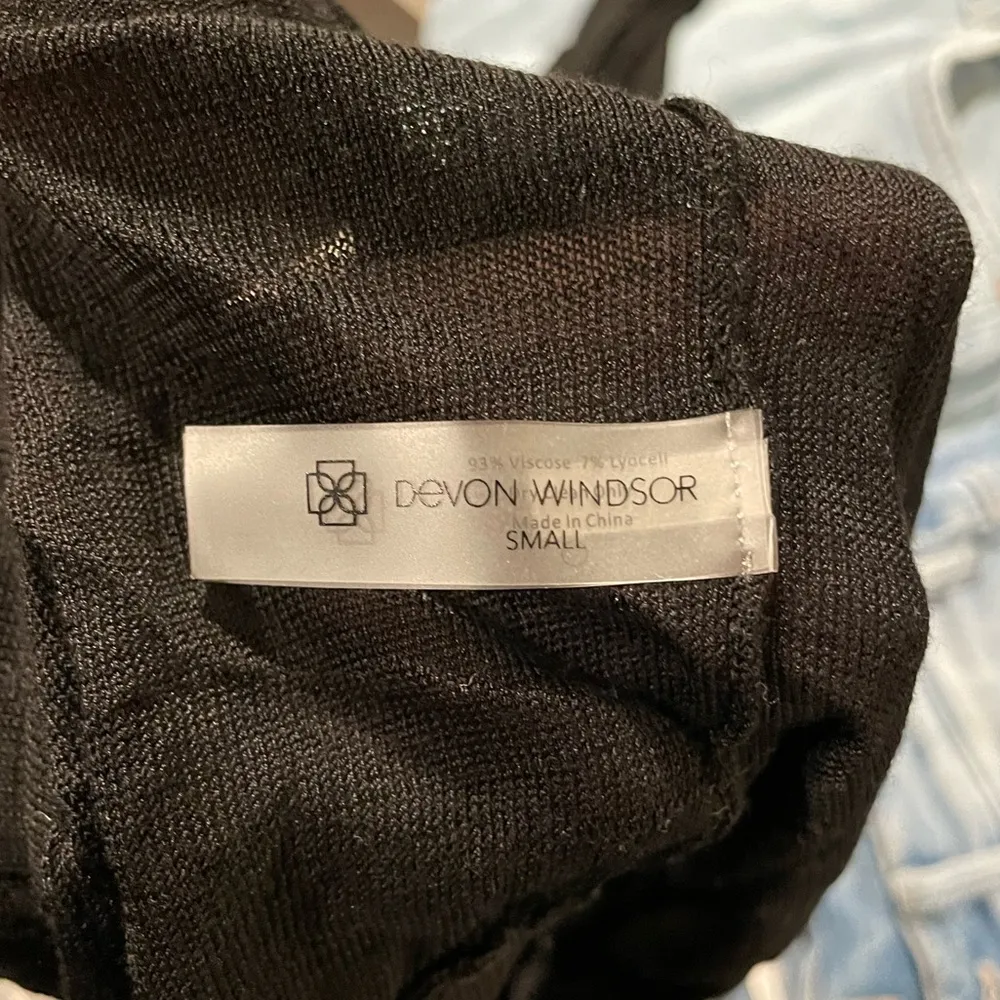 DEVON WINDSOR Lily Top In Black - Image 5