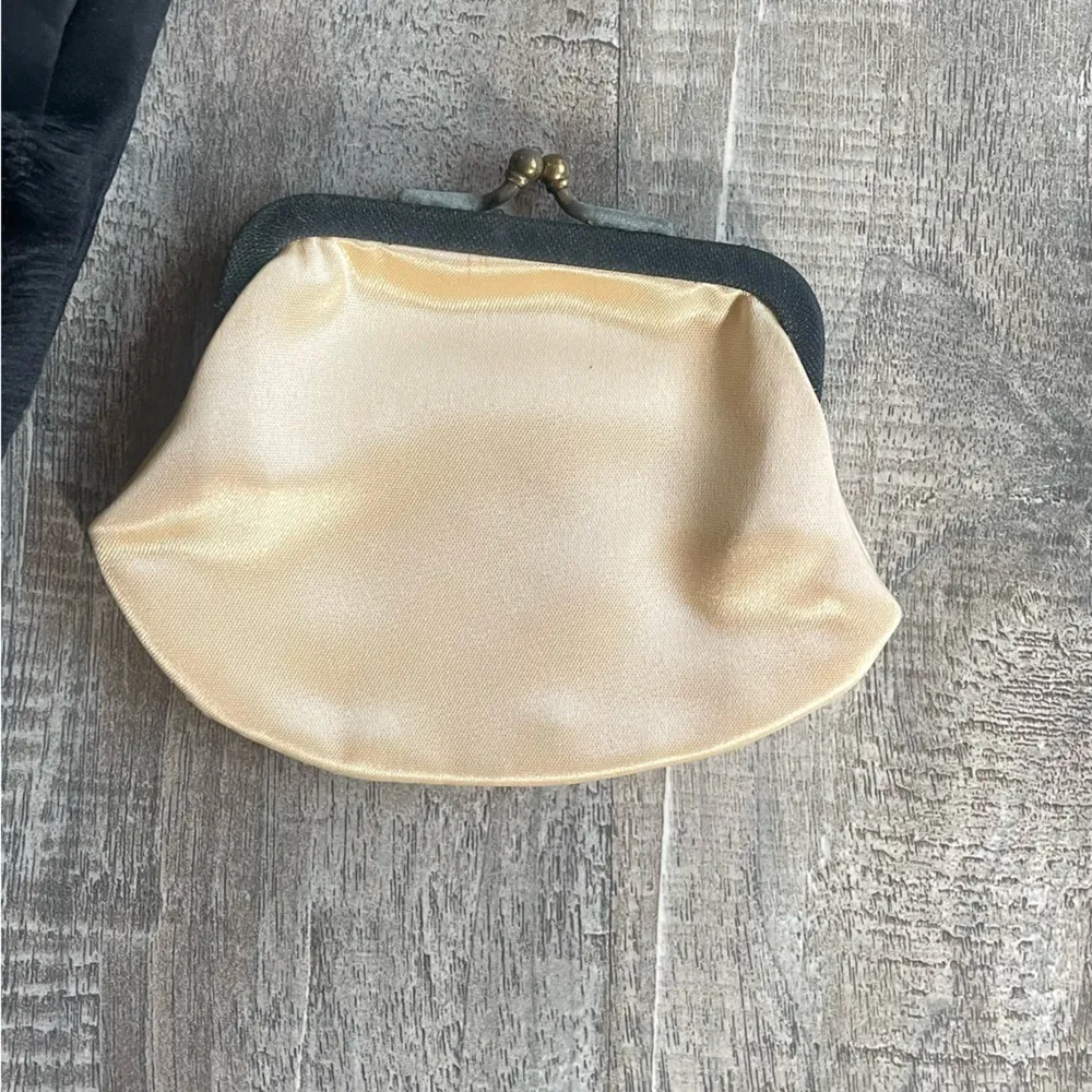 B’Lou Sac Vintage Fold Over Bow Clutch Black - Image 8