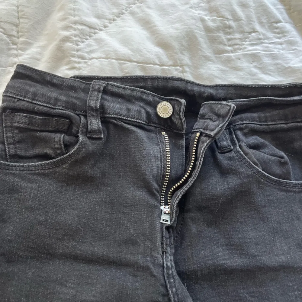 J Galt black ankle cut jean size small - Image 4