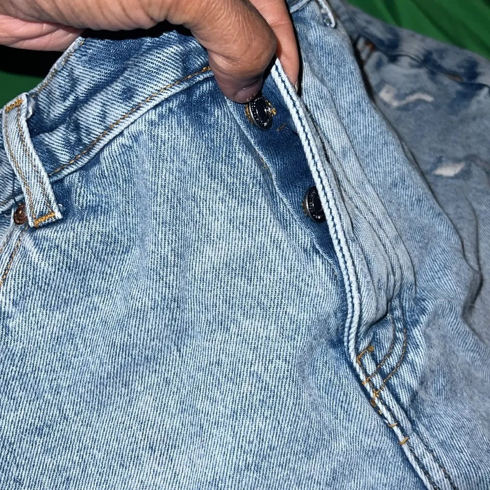 ZARA  100% Cotton The Holiday Distressed Denim Shorts size 10 - Image 7