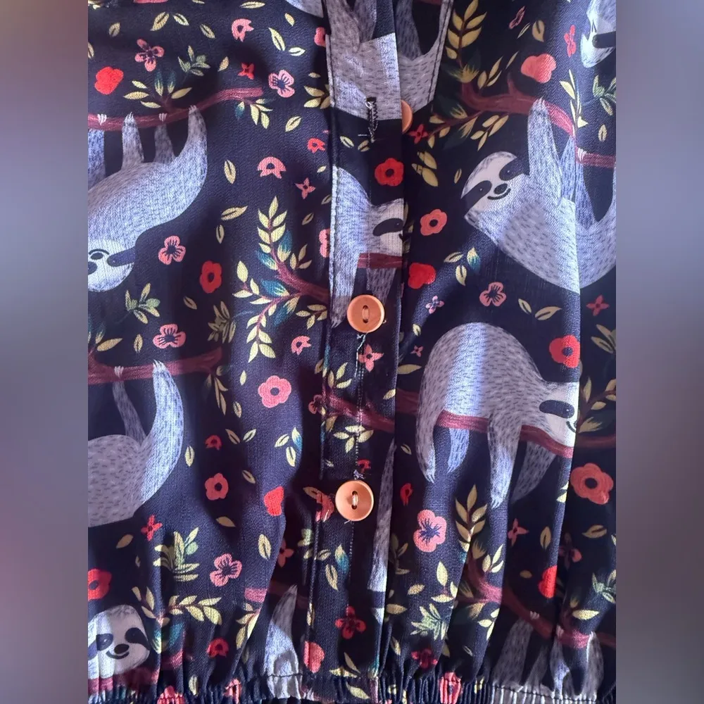 La Vie Lente Sleeveless Sloth Print Shirtdress S/M Quirky Novelty Button Up Black Size undefined - Image 9