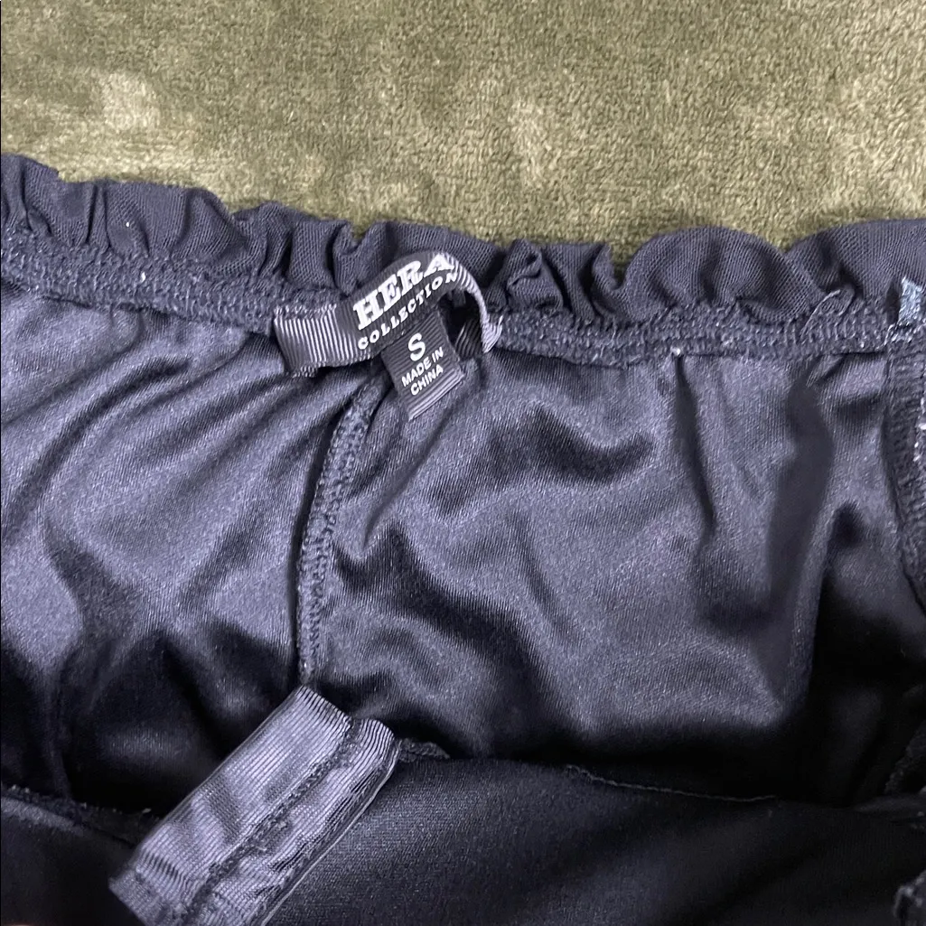 New Women's Hera Collection Elegant On or Off-Shoulder Black Ruched Dress Small - Image 4