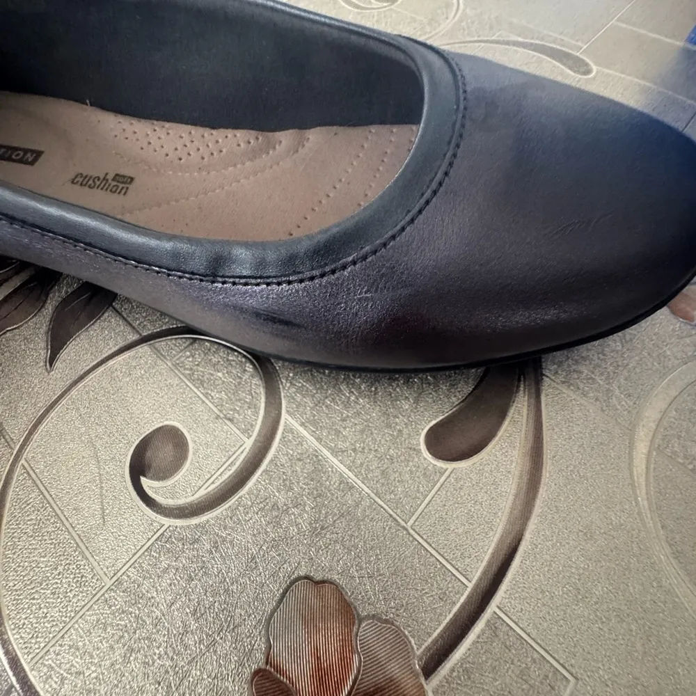 Dr. Scholl's Black Flats Comfortable Slip - Image 8